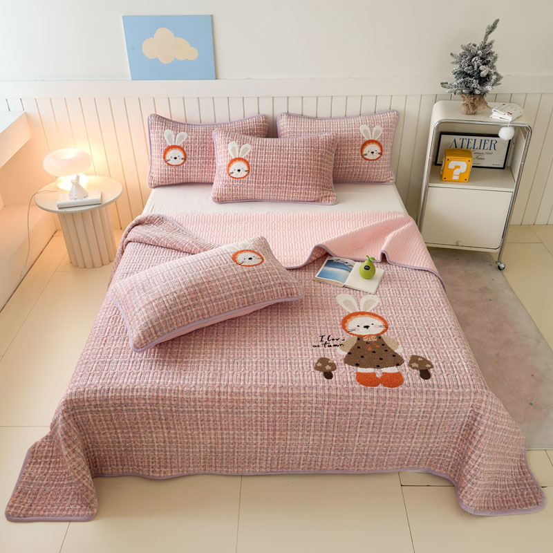 牛奶绒床盖冬季保暖加厚夹棉床盖毛巾绣卡通款防滑床盖不滑床