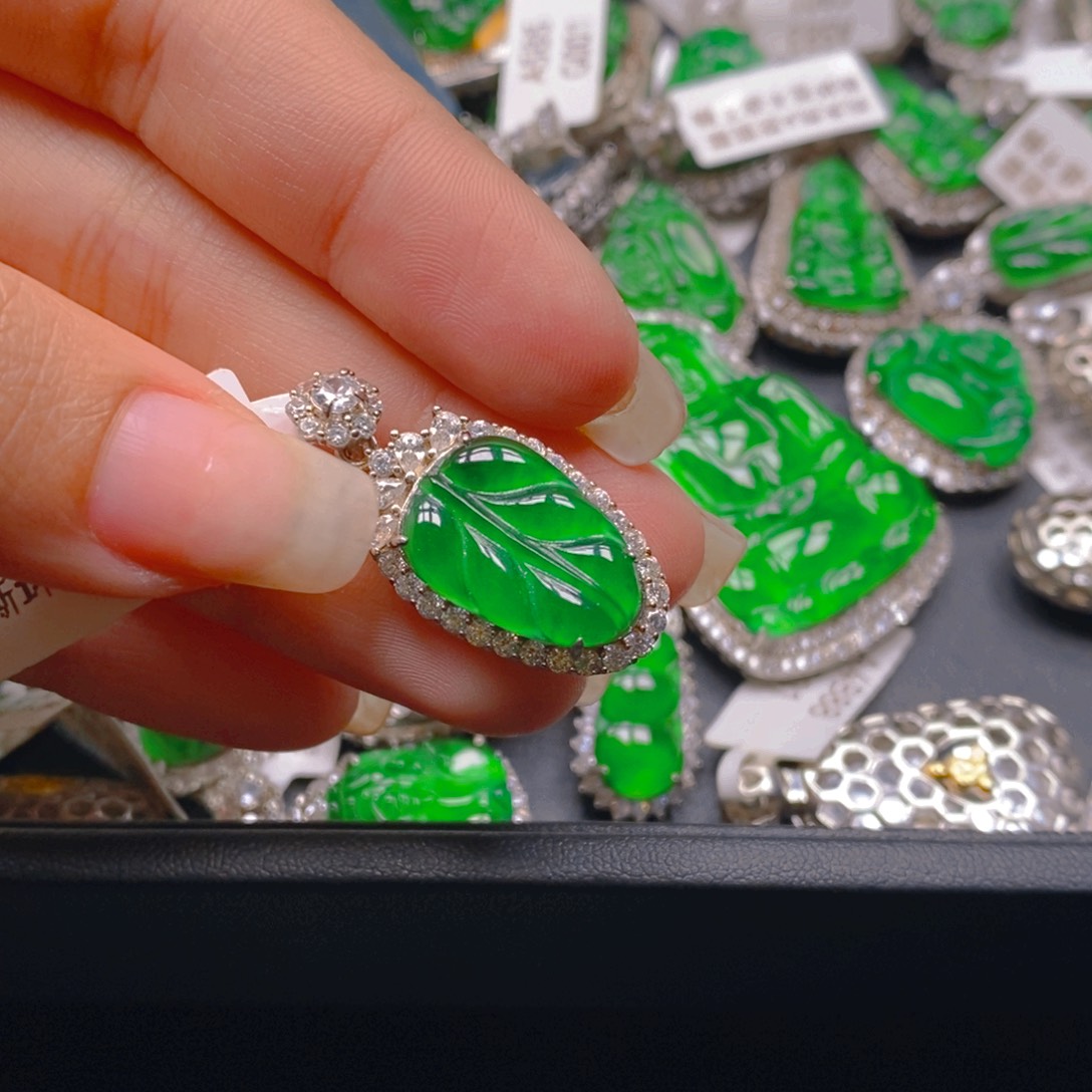 翡翠颈饰银S925镶嵌88888888