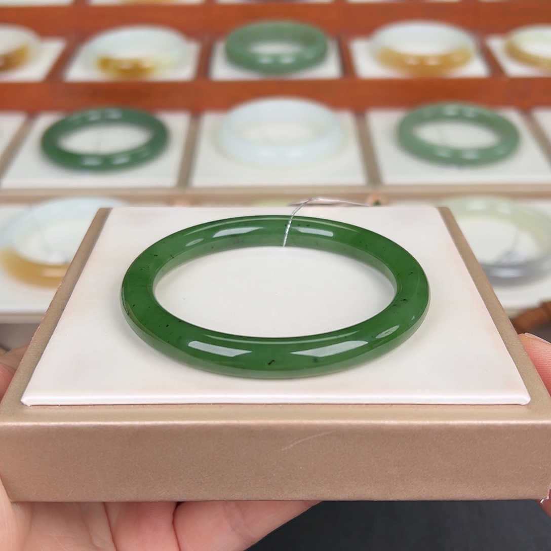 和田玉未镶嵌手镯辣阳绿 猕猴桃