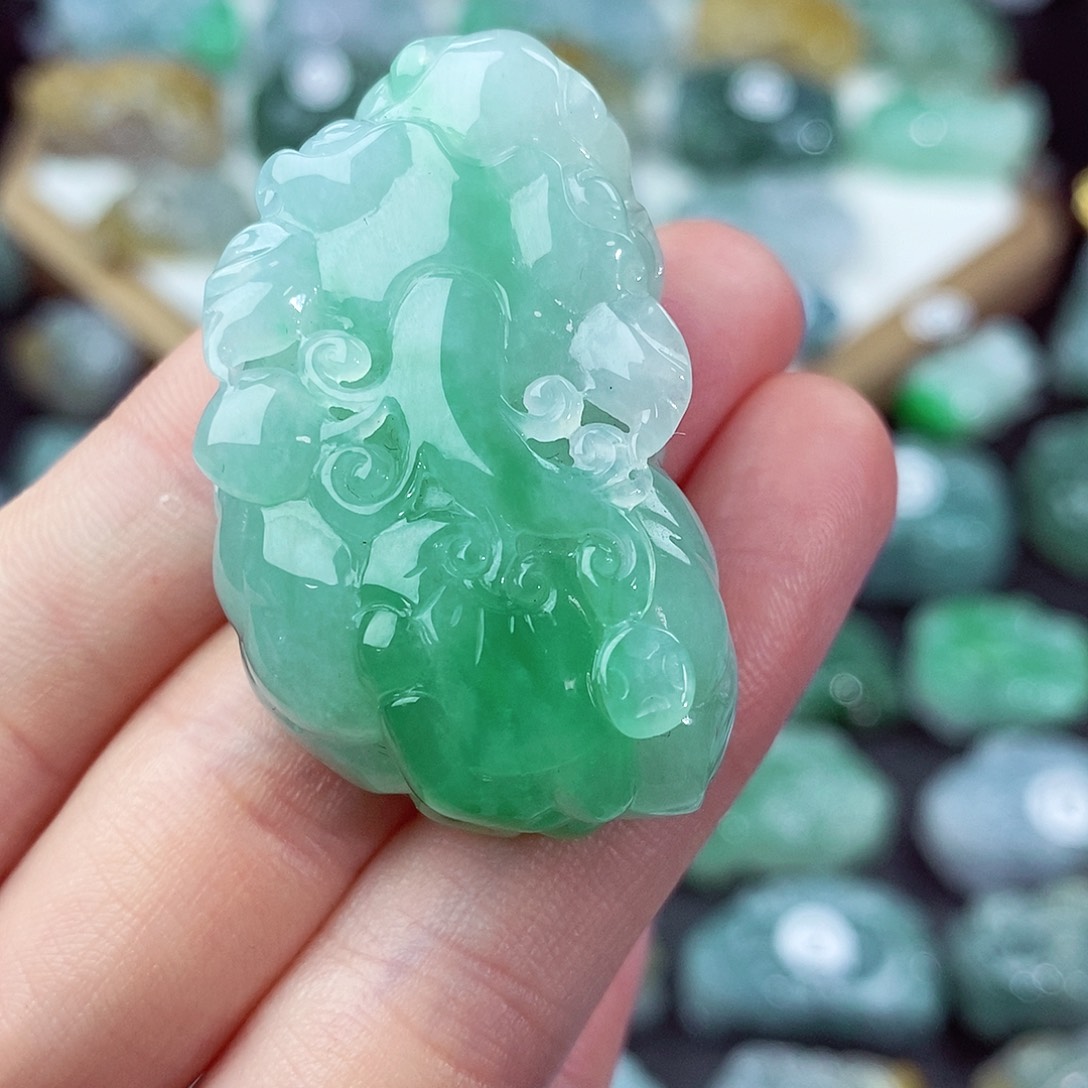 翡翠颈饰未镶嵌天然