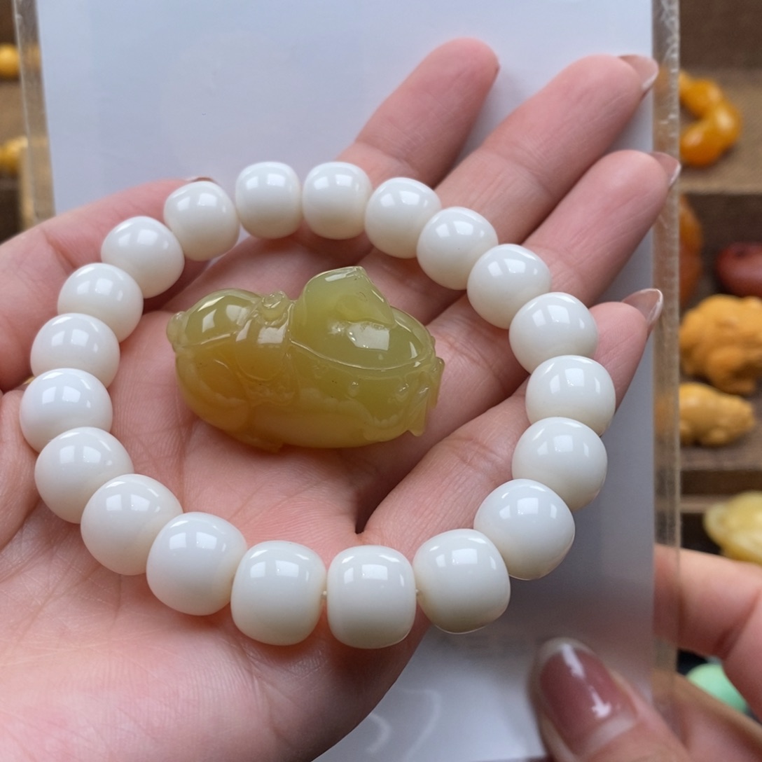 石英质玉颈饰未镶嵌