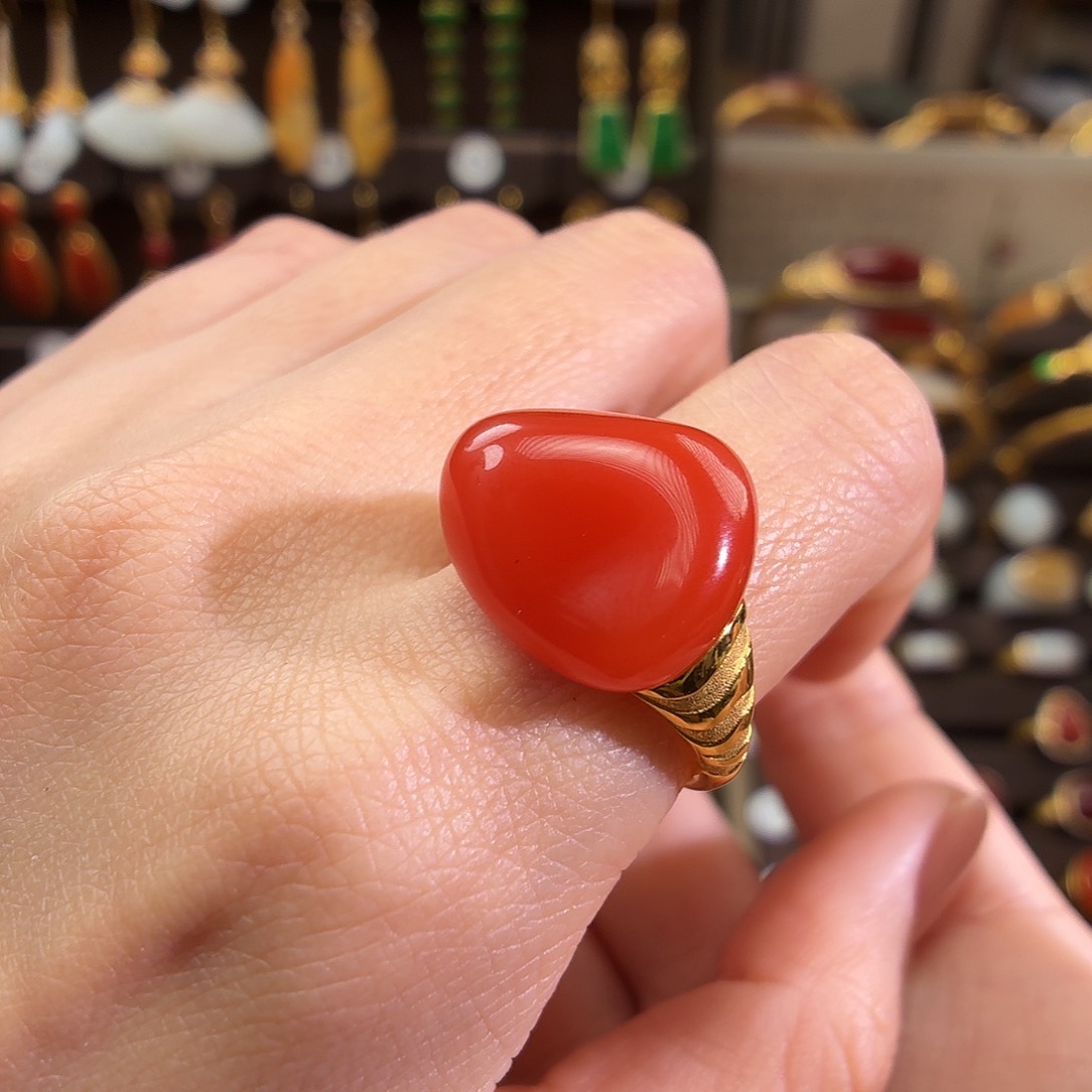 颈饰18K金镶嵌南红玛瑙