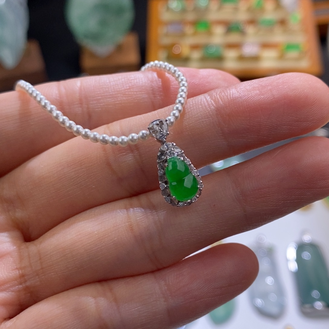 翡翠颈饰18K金镶嵌葫芦