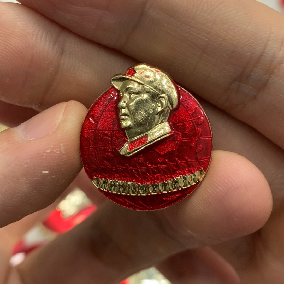 铝首****店红色纪念章 武像