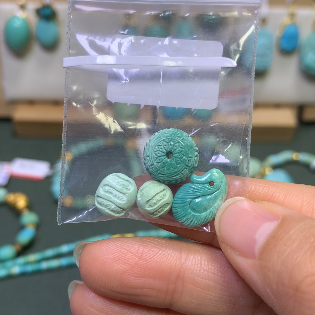 绿松石配饰未镶嵌