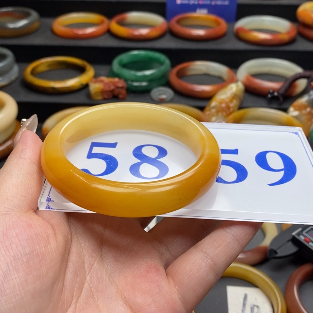 石英质玉（黄龙玉）手镯未镶嵌