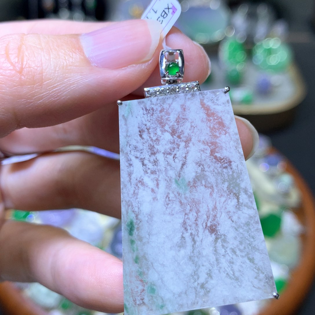 【闪购商品】翡翠颈饰18K金镶嵌翡翠吊坠项链