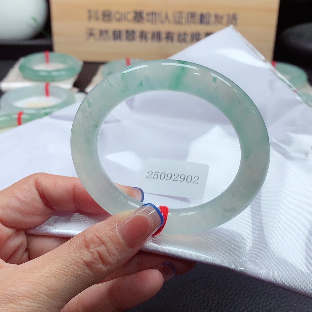 未镶嵌手镯（圆镯）翡翠91号，天然A货翡翠手镯