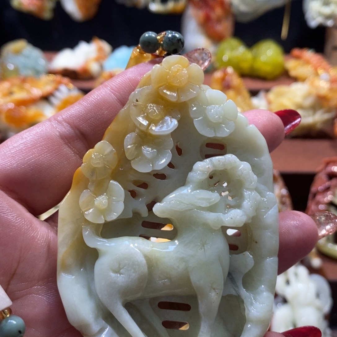 蛇纹石玉颈饰未镶嵌