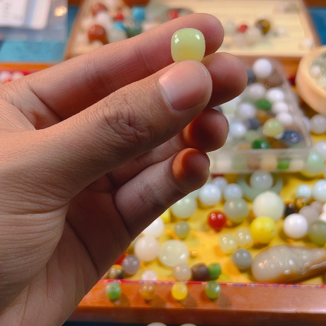 和田玉卡12黄口料老型散珠未镶嵌