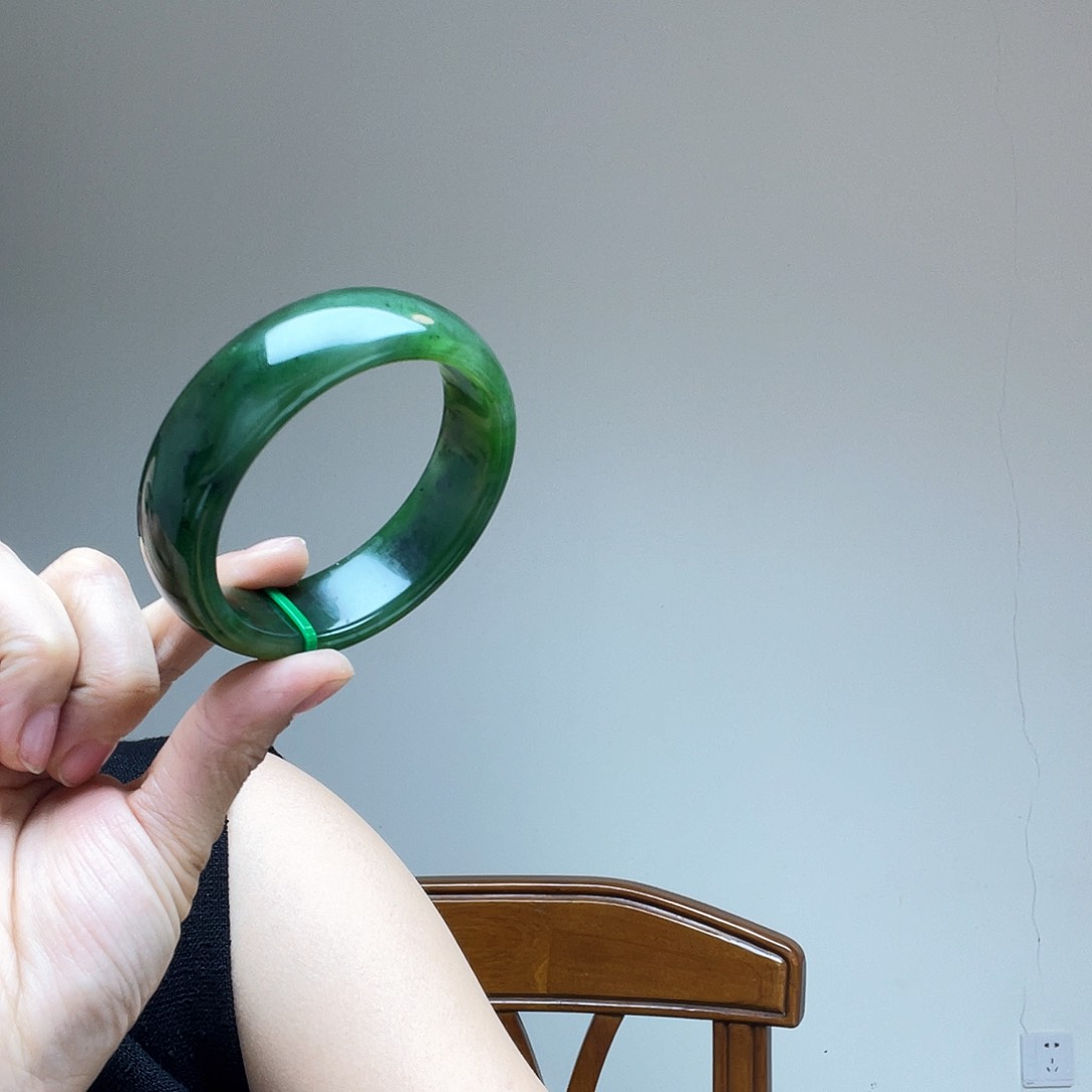 和田玉手镯未镶嵌孙****购