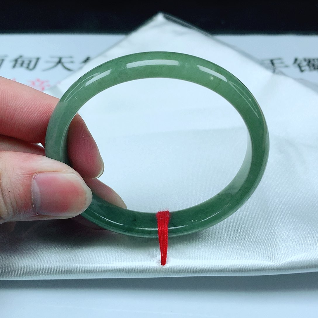 翡翠手镯未镶嵌圈54贵