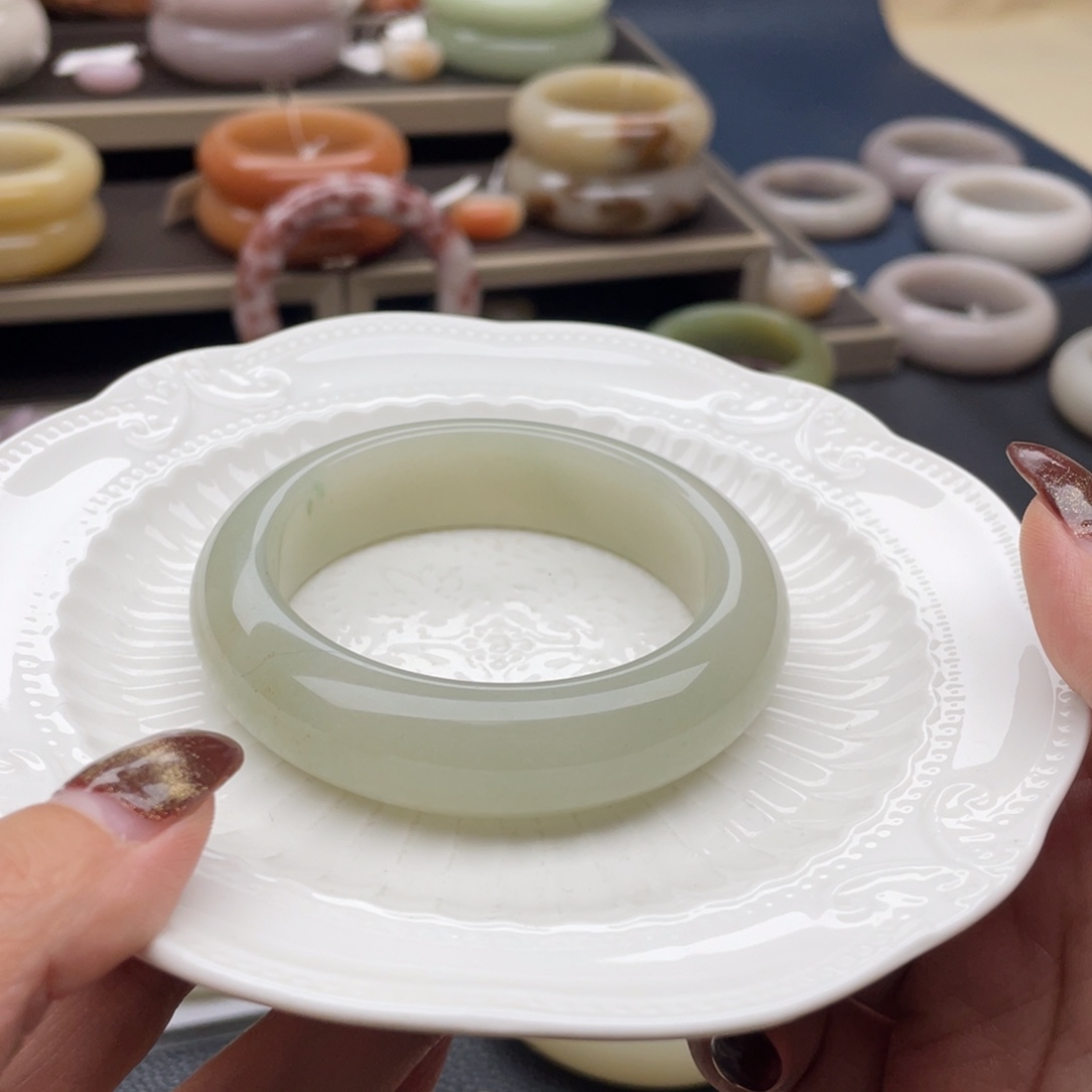 石英质玉未镶嵌手镯