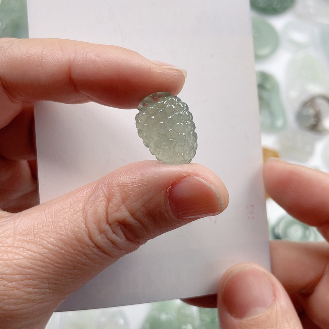 翡翠颈饰未镶嵌小葡萄