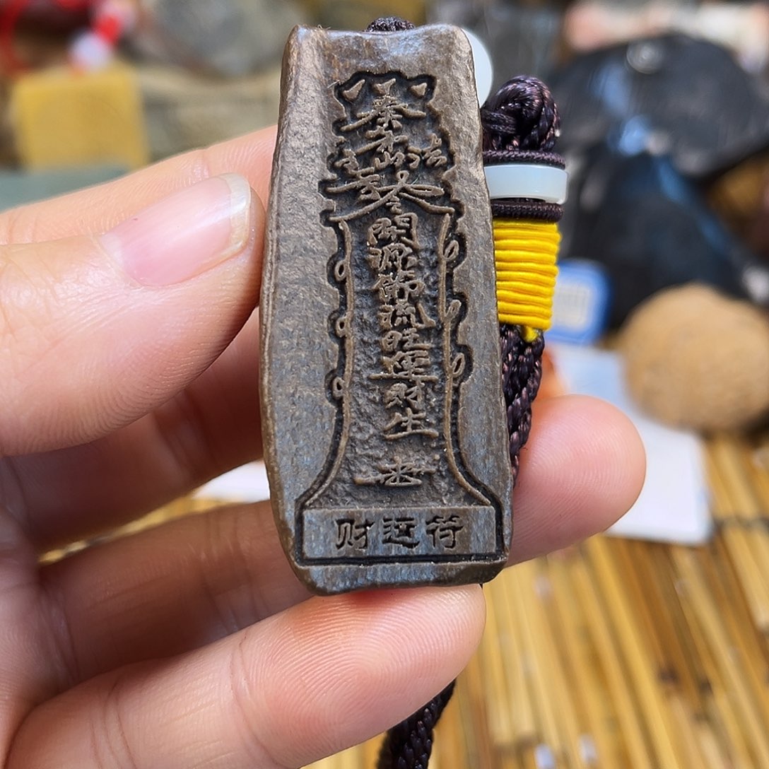 新疆原石雕刻手把件