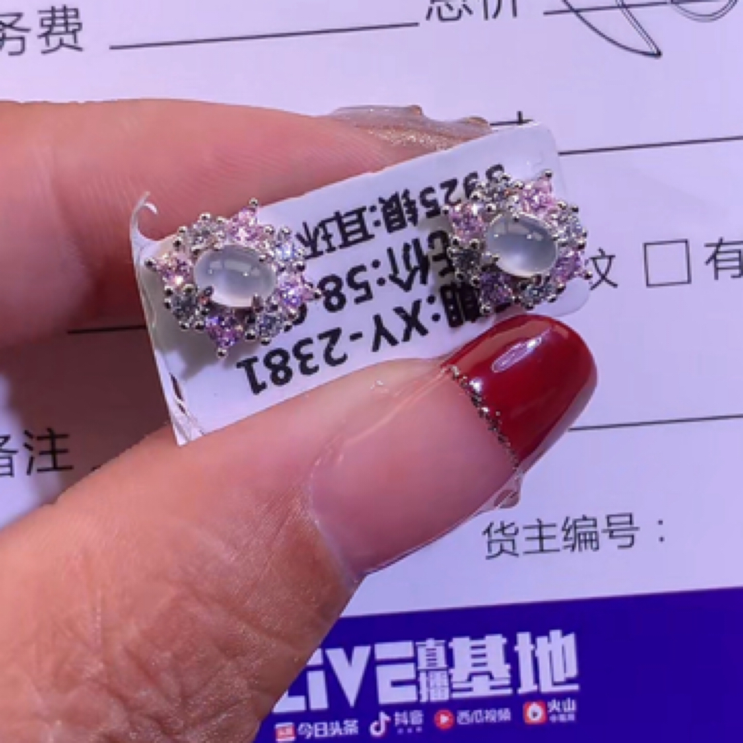 天然翡翠 a 货耳饰