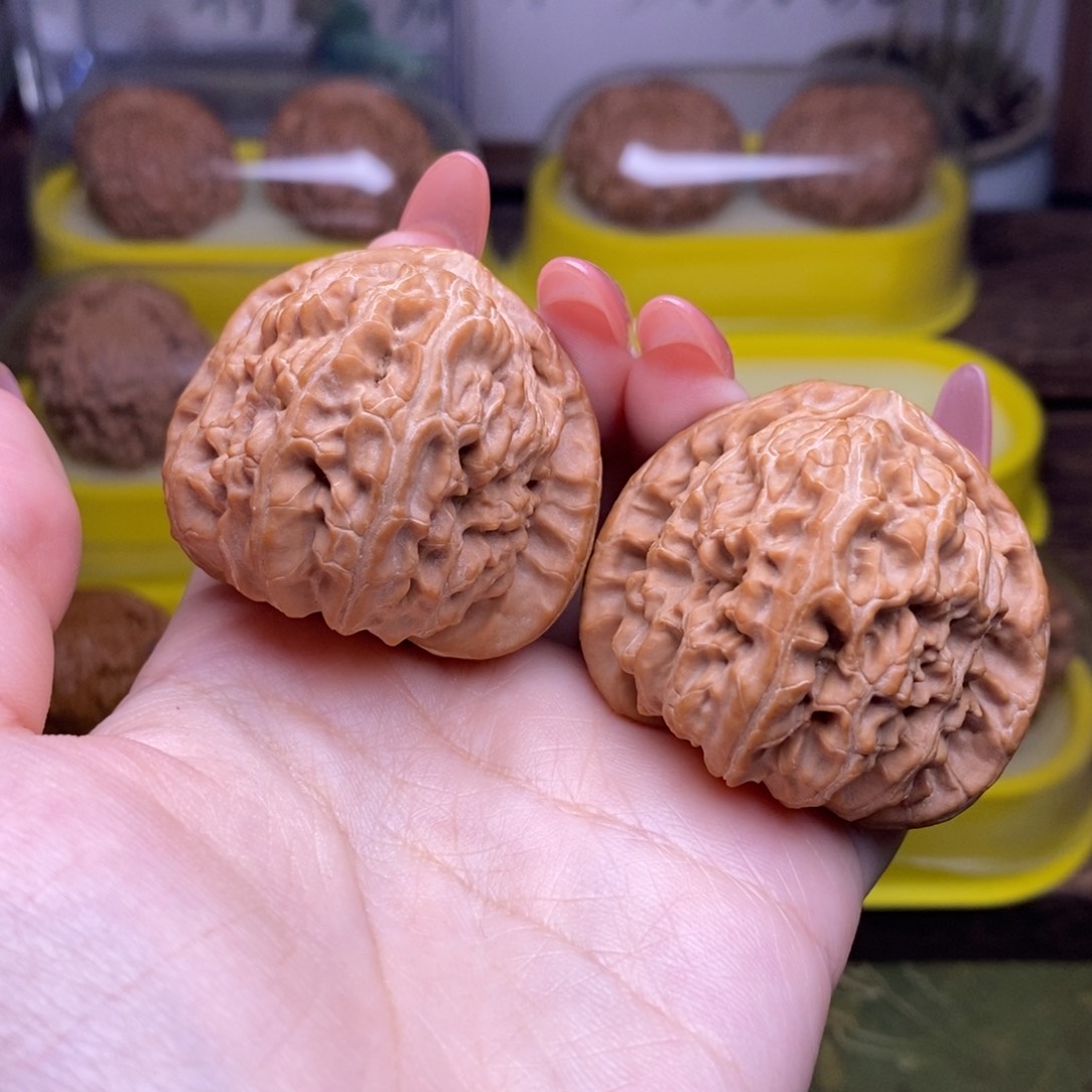 文玩核桃把件全品43尺三角白狮子头