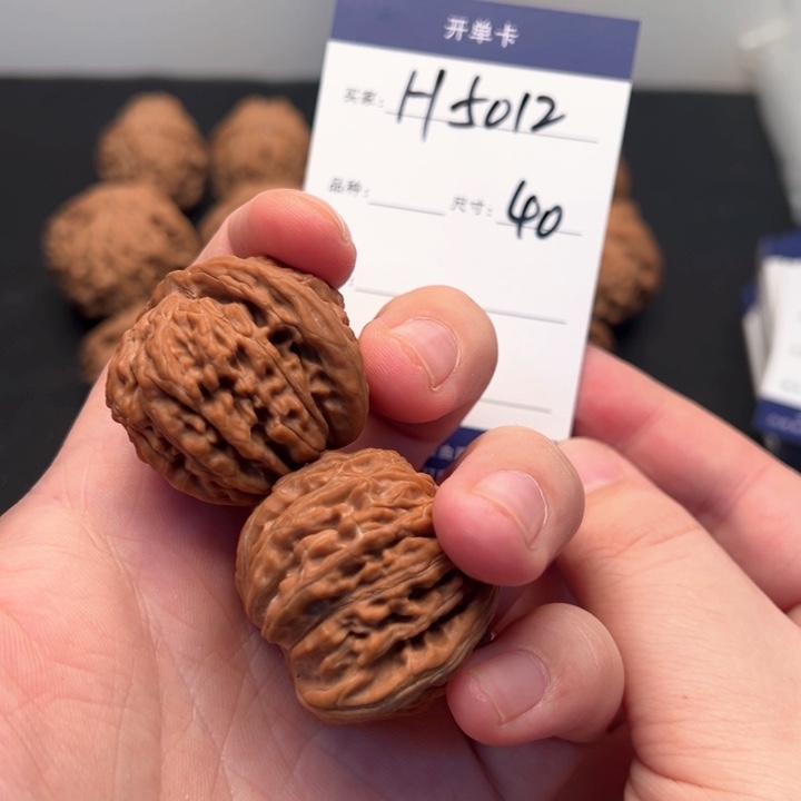 文玩核桃把件q**t山西老树汉高楼5012