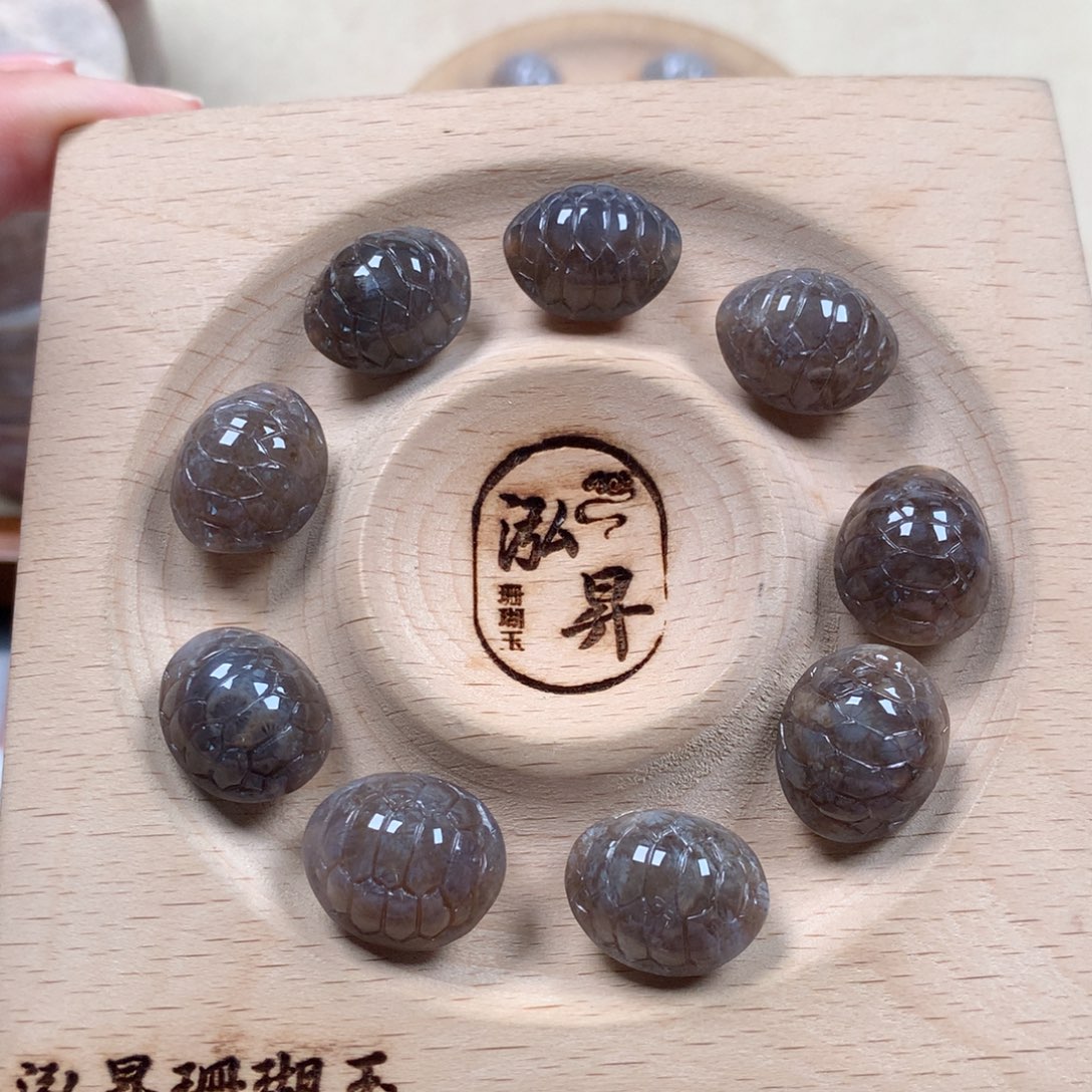 未镶嵌黑冰龟背富甲漏180/组。09硅化珊瑚（珊瑚玉）