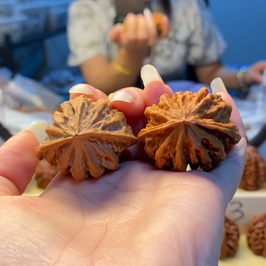 把件桃核球连体楸