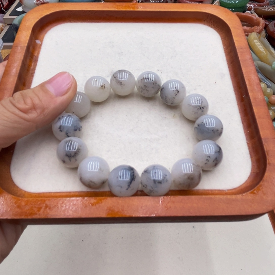 石英质玉未镶嵌圈口齐全