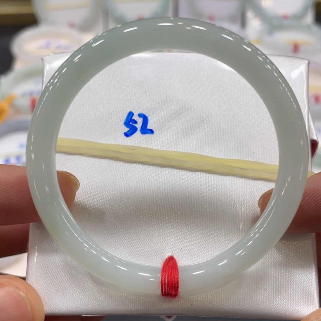 翡翠手镯未镶嵌翡翠手镯