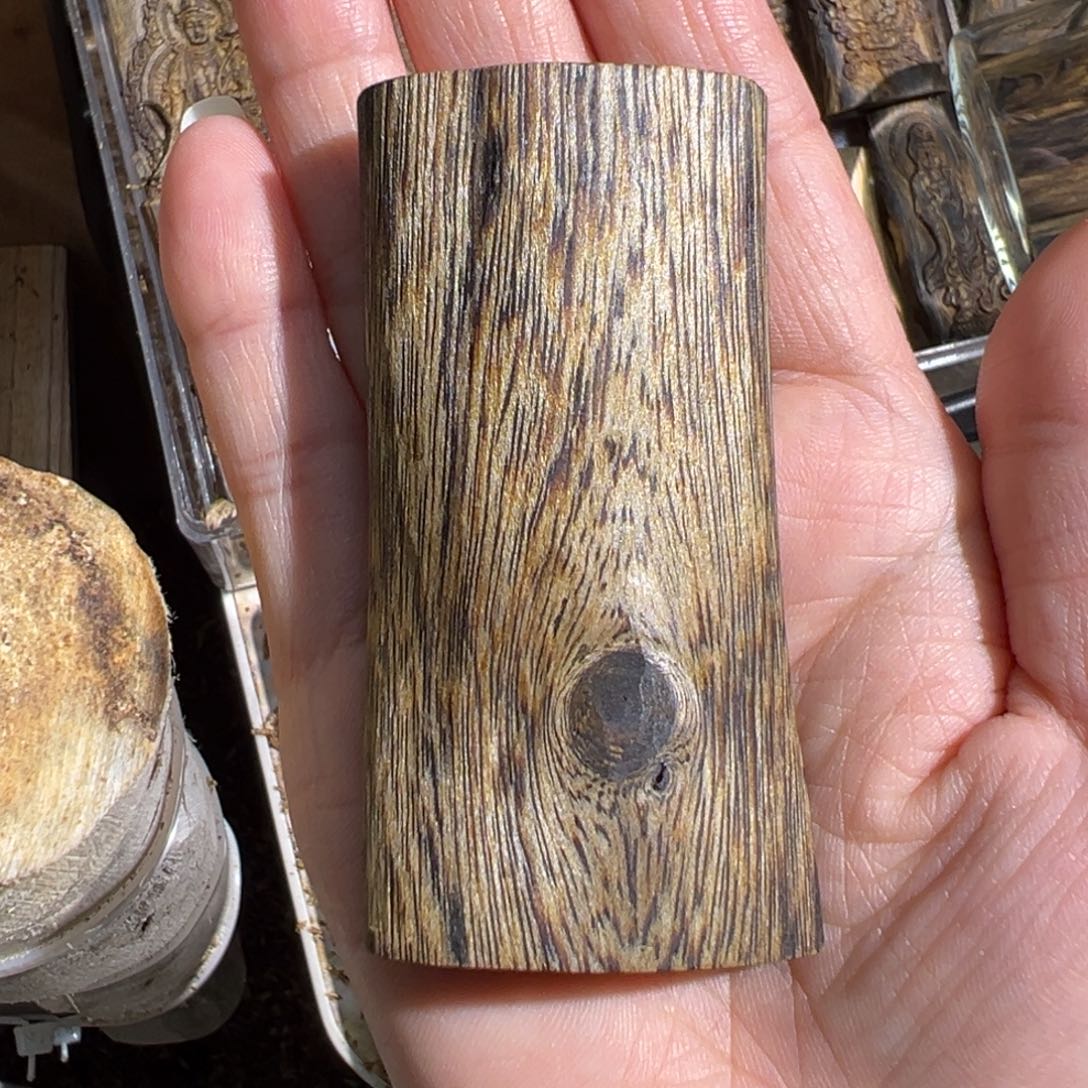 沉香吊坠含**兰白棋乌身吊坠22.6克