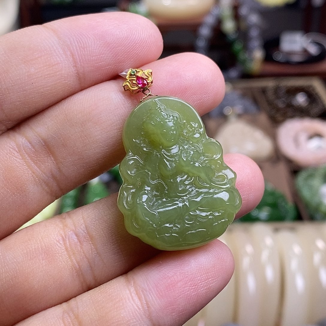 和田玉收藏级新疆黄口老矿料金镶绿度母未镶嵌