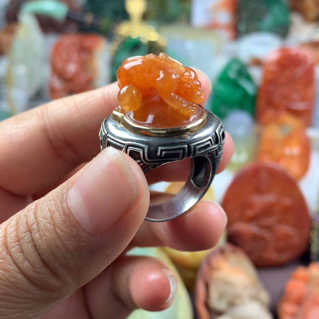 一***一翡翠未镶嵌颈饰戒指