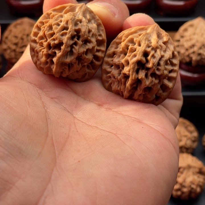 文玩核桃吊坠32.5尺寸