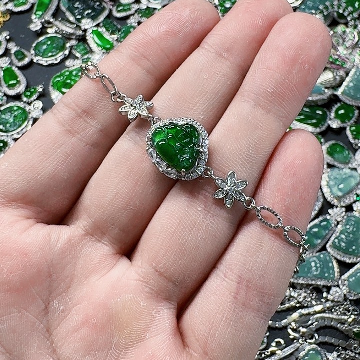 翡翠颈饰未镶嵌天然A货翡翠放漏