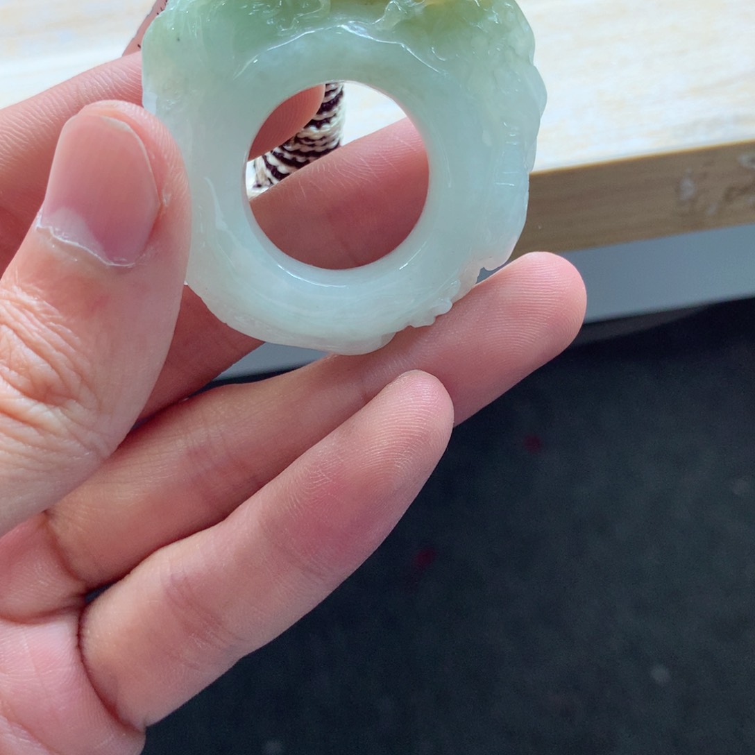 翡翠颈饰未镶嵌吊坠