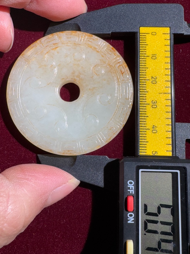 和田玉白玉红沁云纹玉璧