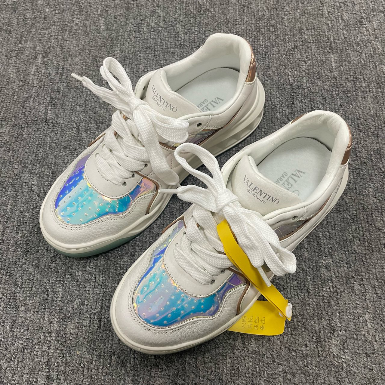 95新 Valentino/华伦天奴 运动低帮时尚板鞋  36码/5637