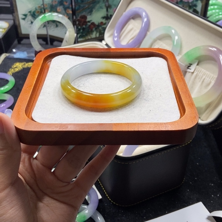 笑***笑非金属57手镯圈口