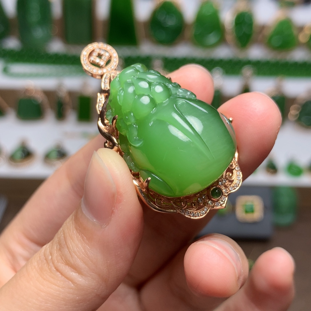 和田玉（碧玉）吊坠18K金镶嵌