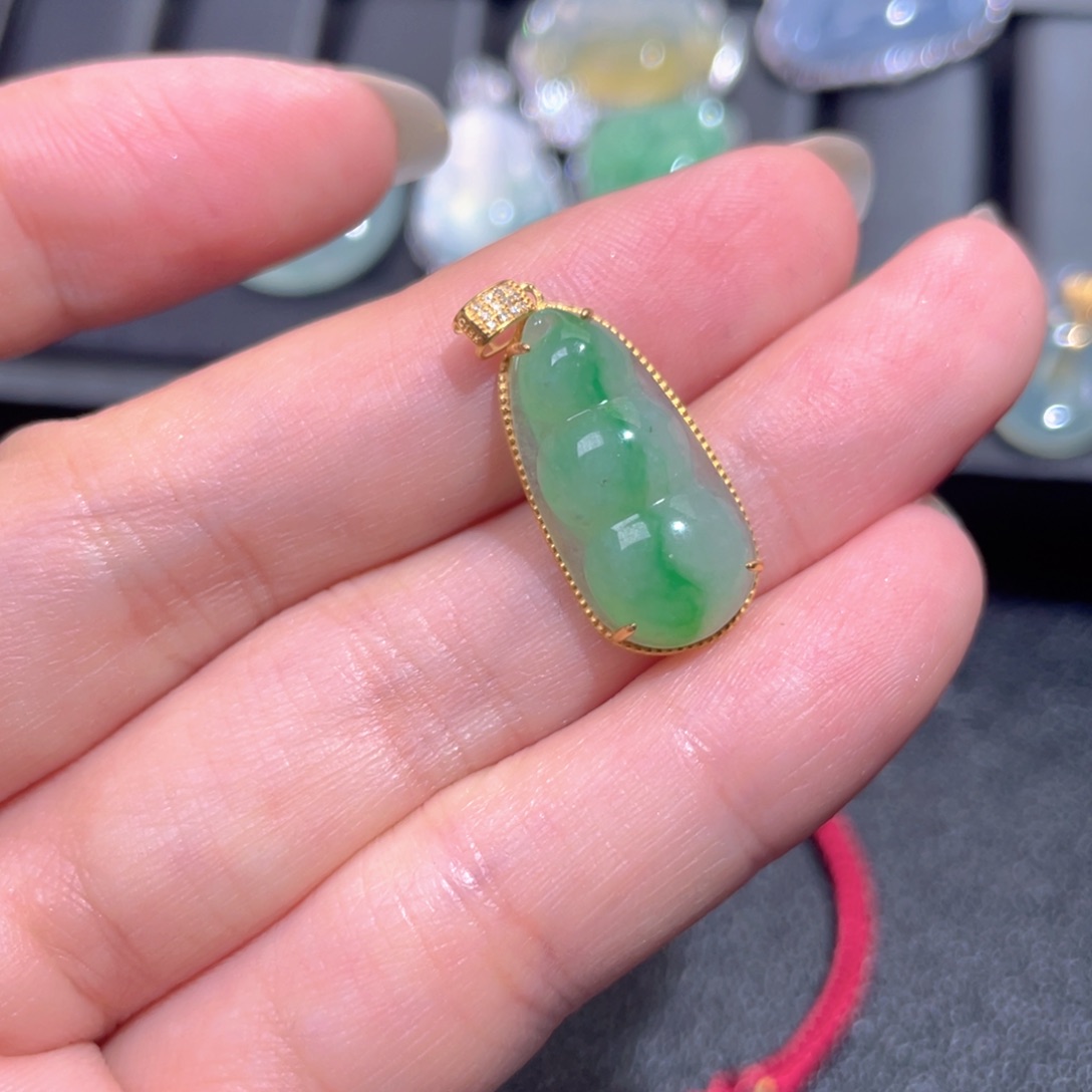 颈饰18K金镶嵌翡翠翡翠 
