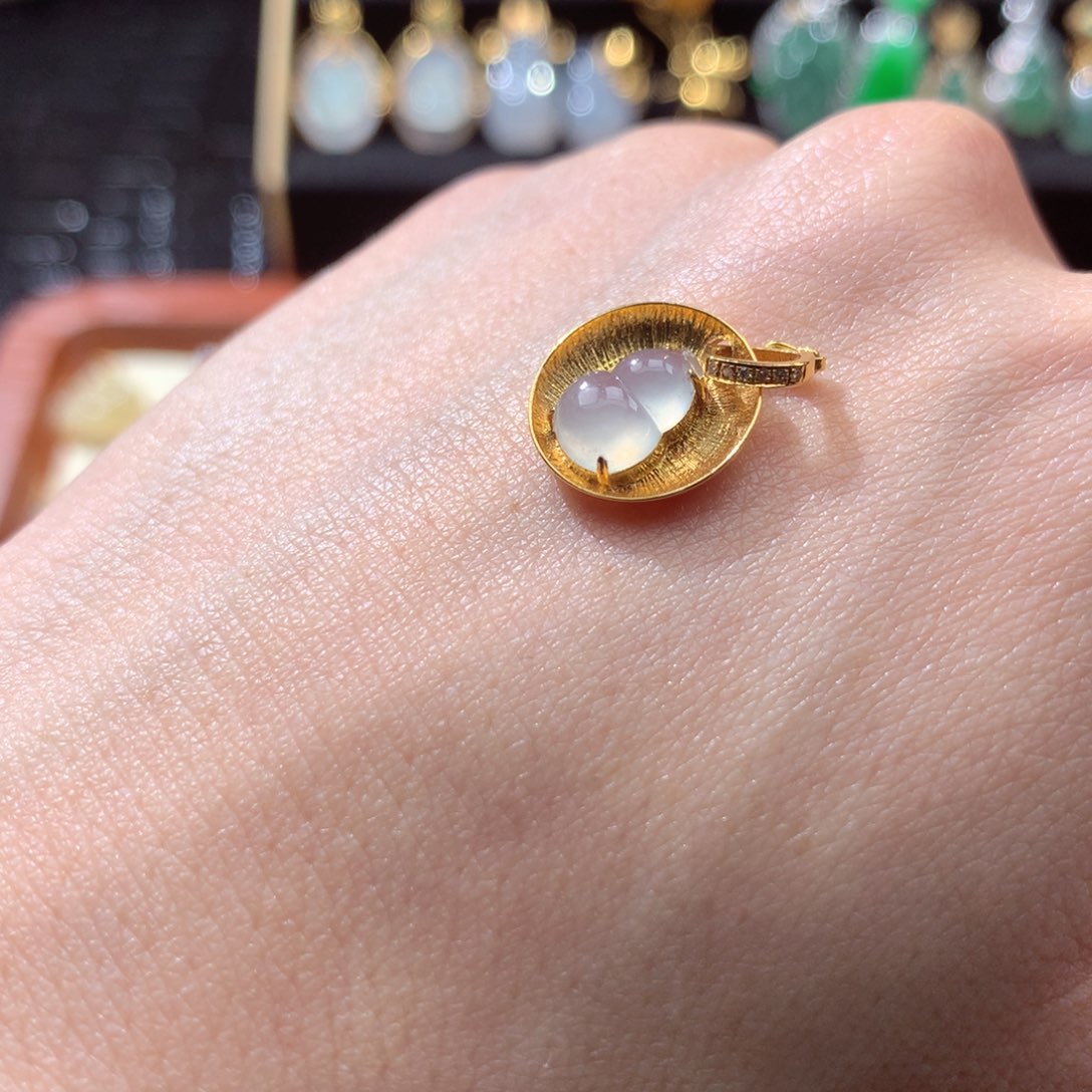 翡翠颈饰18K金镶嵌翡翠