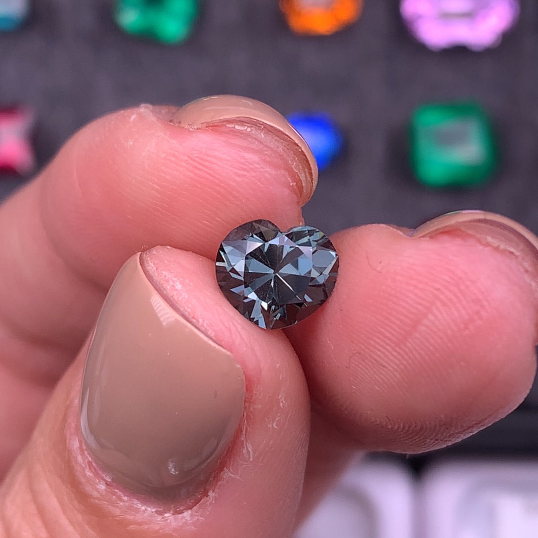 尖晶石裸石未镶嵌1.46ct金属灰尖晶石