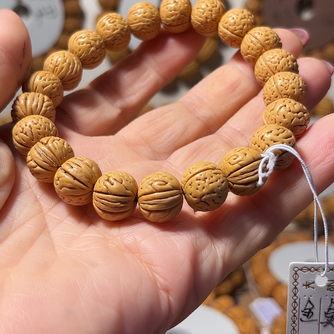 自***人桃核吊坠东北野生桃核金点子手串