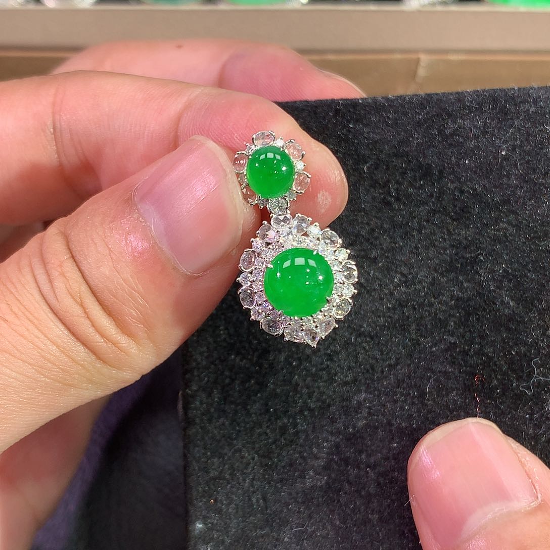 翡翠吊坠(赠链)18K金镶嵌