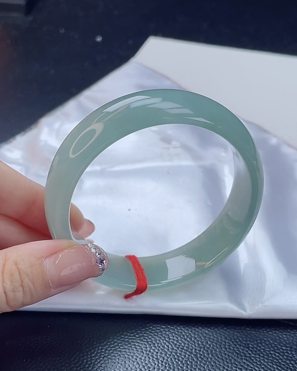 翡翠手镯未镶嵌翡翠