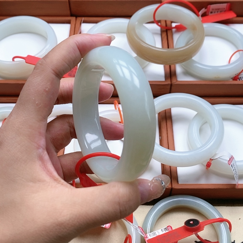 【闪购商品】和田玉手镯未镶嵌