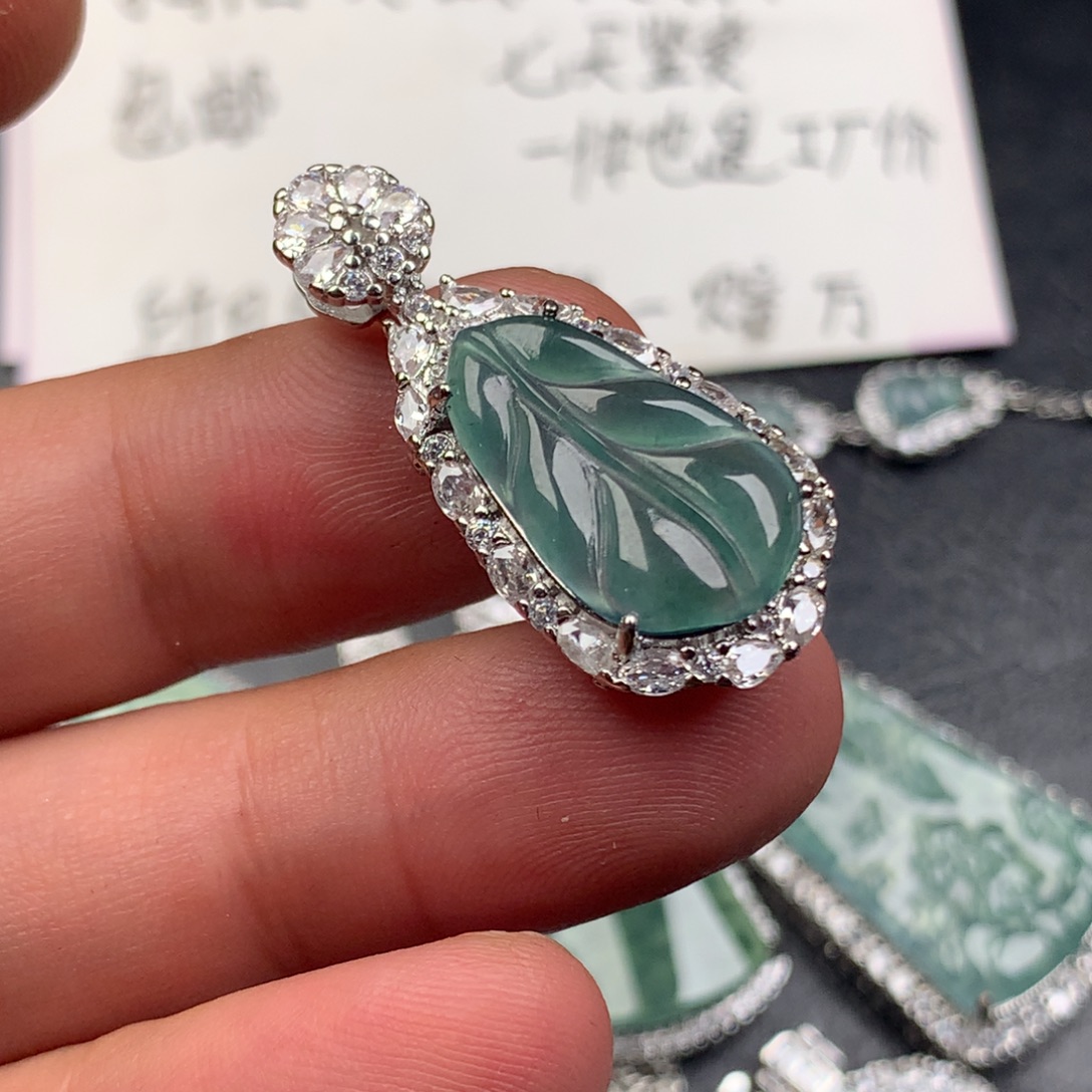 颈饰未镶嵌翡翠芭蕉叶