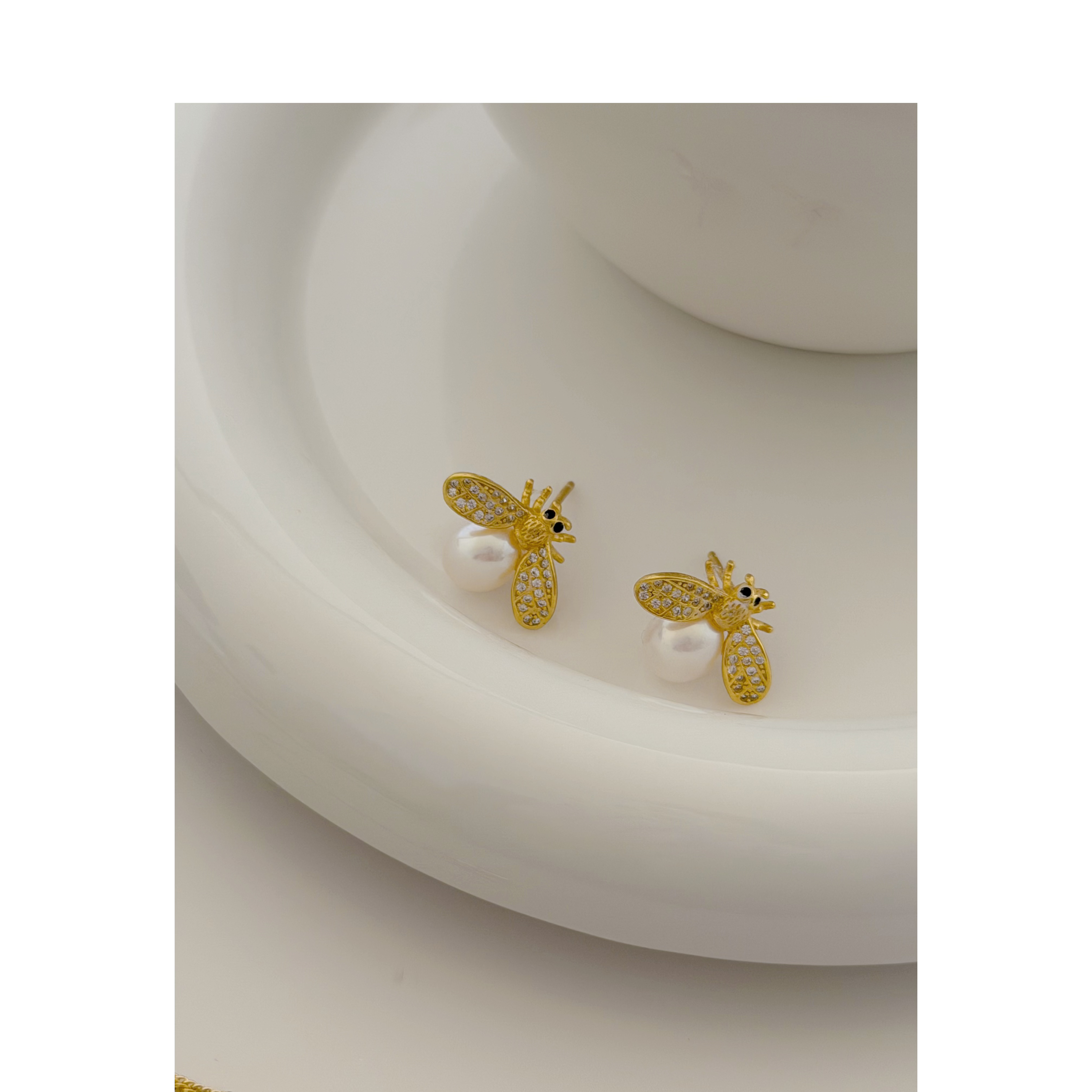 925银仿珍珠耳饰 【蜜蜂珍珠 耳钉】  气质小众 复古精致设计感E042