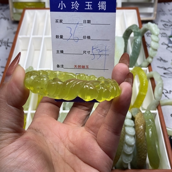 蛇纹石玉未镶嵌手镯