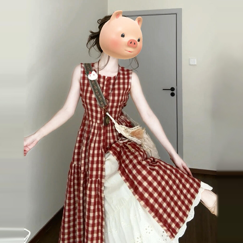 2033红色格纹吊带背心连衣裙子女2025新款初夏穿搭多巴胺海边长裙