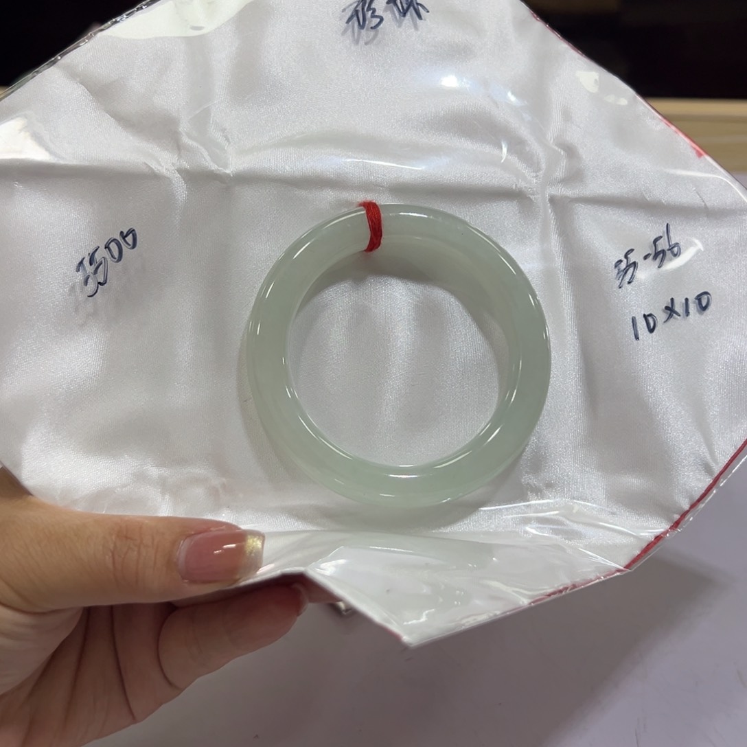 翡翠手镯未镶嵌珍*手镯