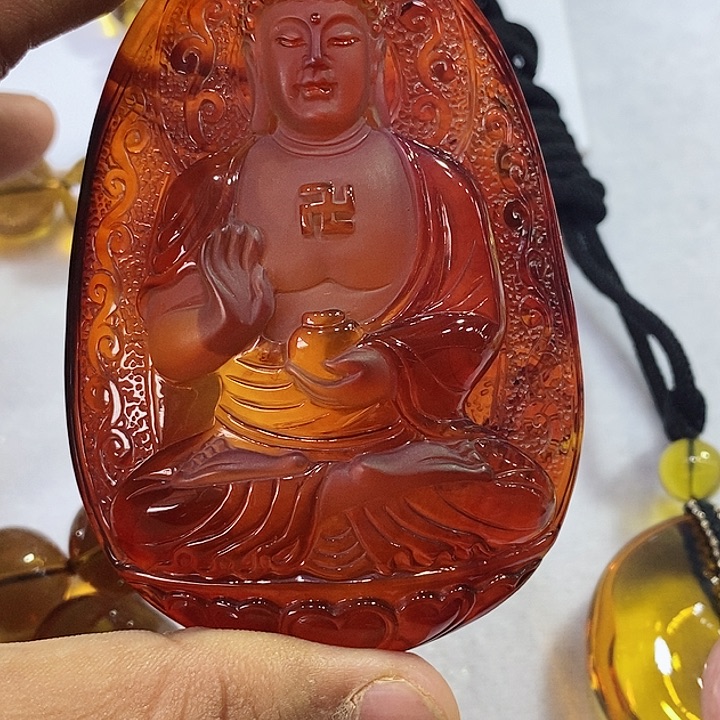 琥珀颈饰未镶嵌素**年