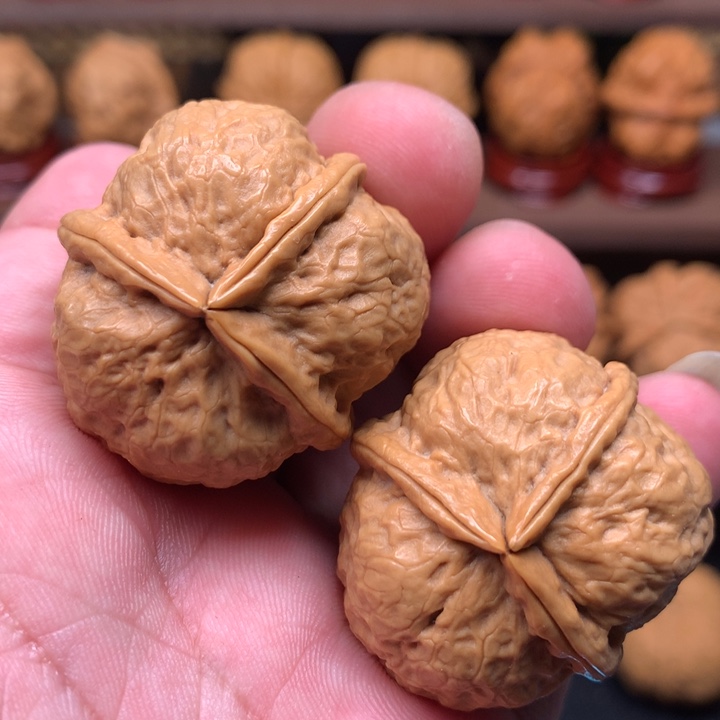 文玩核桃吊坠三棱